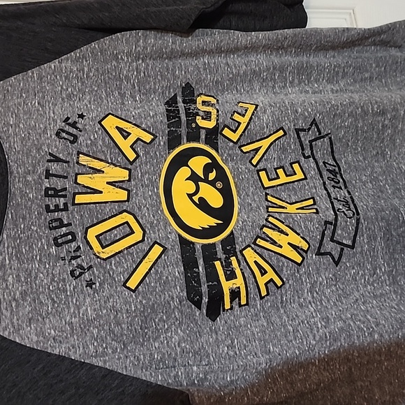 Iowa Hawkeyes 3/4 sleeve shirt - Picture 2 of 7